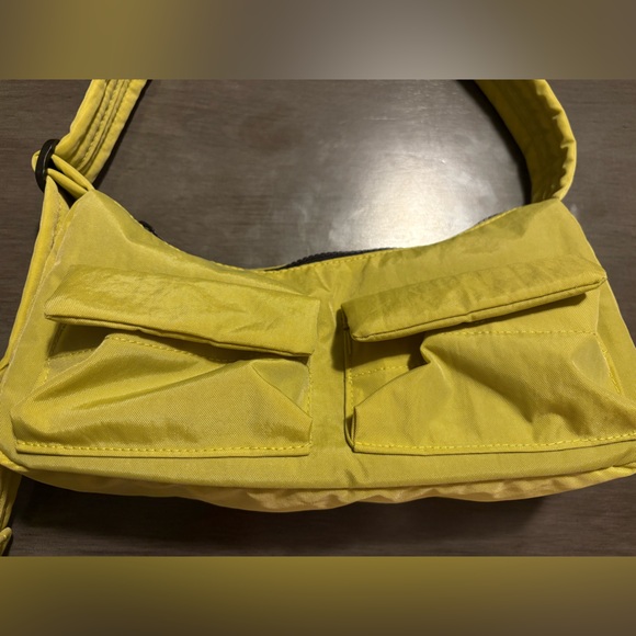BAGGU cargo shoulder bag in lemongrass - Picture 7 of 7